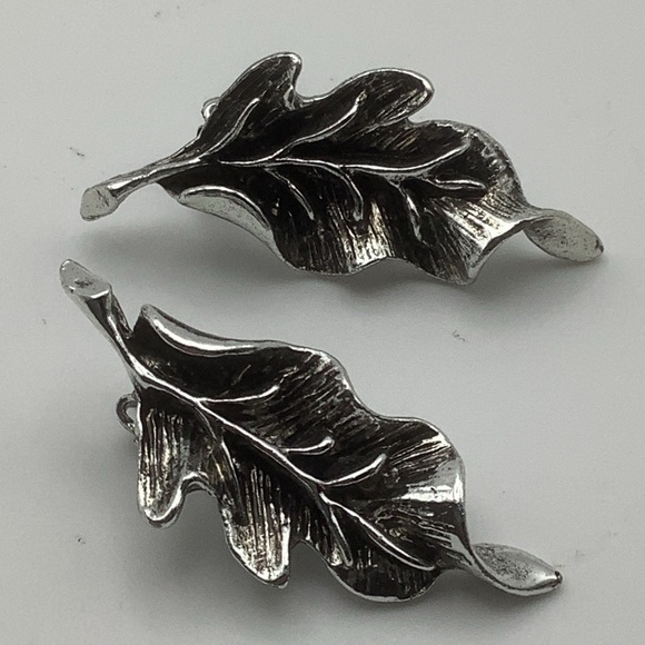 Vintage Tara Leaf Shaped Brooch and Clip-On Earrings Set - Picture 3 of 6